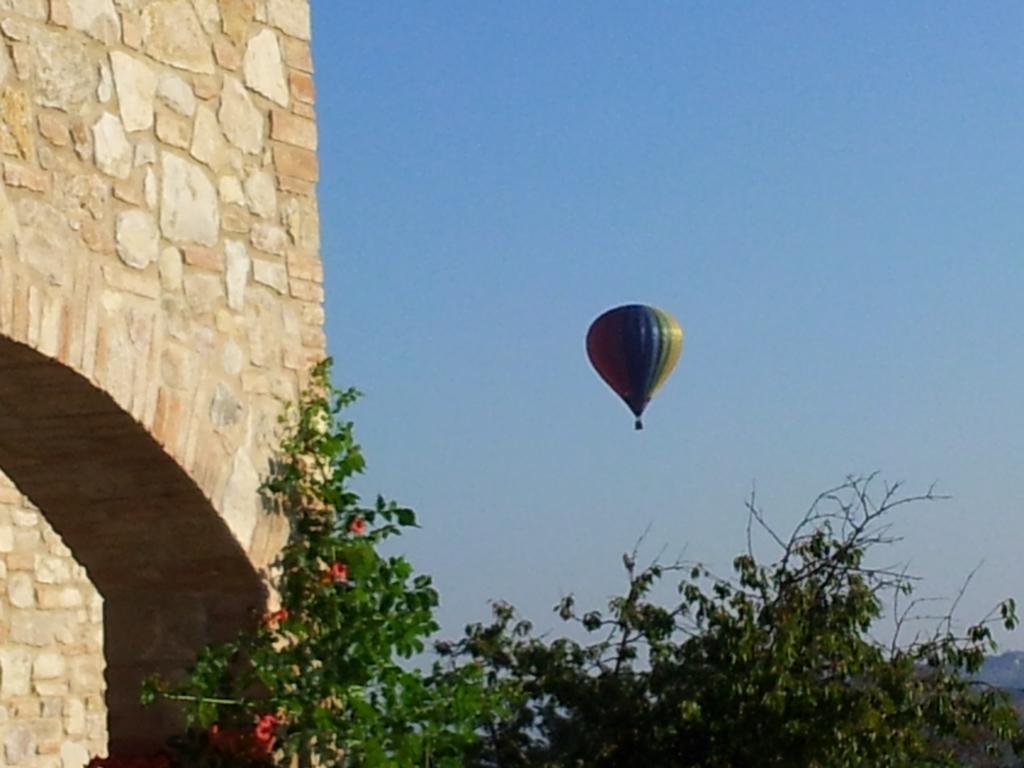 Agriturismo La Torraccia Тоди Екстериор снимка